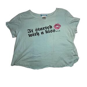 2000s “It started with a kiss” 💋 tee